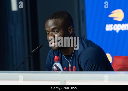 New York, États-Unis. 25 août 2023. Frances Tiafoe des États-Unis parle à la presse lors de la journée des médias des joueurs de l'US Open avant le début du tournoi au Billy Jean King tennis Center à New York (image de crédit : © Lev Radin/Pacific Press via ZUMA Press Wire) À USAGE ÉDITORIAL SEULEMENT! Non destiné à UN USAGE commercial ! Banque D'Images