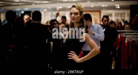 Bildnummer : 58405132 Datum : 29.08.2012 Copyright : imago/Xinhua (120830) -- MEXICO, 30 août 2012 (Xinhua) -- la mannequin sud-africaine Candice Swanepoel visite un grand magasin dans le cadre des activités du Liverpool automne/hiver Fashion Festival qui s'est tenu à Mexico, capitale du Mexique, le 29 août 2012. (Xinhua/Pedro Mera) (zf) MEXICO-MEXICO CITY-FASHION PUBLICATIONxNOTxINxCHN People Kultur Entertainment mode Modenschau x0x xgw premiumd 2012 quer 58405132 Date 29 08 2012 Copyright Imago XINHUA Mexico août 30 2012 XINHUA modèle sud-africain Candice Swanepoel visite un département Banque D'Images