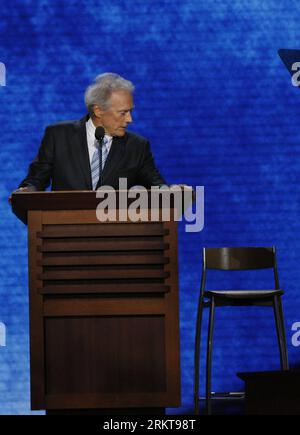 Bildnummer : 58410254 Datum : 30.08.2012 Copyright : imago/Xinhua TAMPA, 30 août 2012 - l'acteur et réalisateur hollywoodien Clint Eastwood s'adresse au public lors de la Convention nationale républicaine à Tampa, Floride, États-Unis, le 30 août 2012. (Xinhua/Fang Zhe) (msq) US-TAMPA-REPUBLICAN-NATIONAL CONVENTION-CLINT EASTWOOD PUBLICATIONxNOTxINxCHN People Kultur Entertainment Politik xda x0x premiumd 2012 hoch o00 Stuhl 58410254 Date 30 08 2012 Copyright Imago XINHUA Tampa août 30 2012 l'acteur hollywoodien Clint Eastwood parle au public pendant la Convention nationale républicaine Banque D'Images