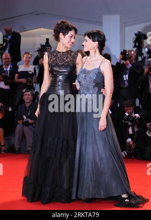 Bildnummer: 58419031  Datum: 02.09.2012  Copyright: imago/Xinhua (120902) -- VENICE, Sept. 2, 2012 (Xinhua) -- Actress Olga Kurylenko (L) and Romina Mondello arrive at the red carpet for the premiere of the film To The Wonder at the 69th Venice International Film Festival in Venice, Italy, Sept. 2, 2012. (Xinhua/Gao Jing) ITALY-VENICE-FILM FESTIVAL- TO THE WONDER PUBLICATIONxNOTxINxCHN Kultur Entertainment People Film 69. Internationale Filmfestspiele Venedig Filmpremiere Premiere xns x1x 2012 hoch premiumd      58419031 Date 02 09 2012 Copyright Imago XINHUA  Venice Sept 2 2012 XINHUA actress Stock Photo