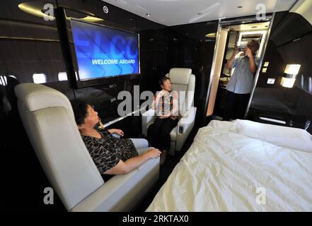 Bildnummer : 58427928 Datum : 04.09.2012 Copyright : imago/Xinhua (120904) -- BEIJING, 4 septembre 2012 (Xinhua) -- visitez la cabine VIP d'un avion d'affaires au Beijing International Business Aviation Show à Beijing, capitale de la Chine, le 4 septembre 2012. L'Administration de l'aviation civile de Chine (CAAC) mettra en œuvre des politiques pour promouvoir l'exploitation des jets d'affaires à l'avenir, selon Li Jiaxiang, chef de la CAAC. Au cours des dernières années, l'industrie des jets d'affaires a connu une croissance rapide, avec une croissance annuelle en 2011 atteignant 28%. (Xinhua/Li Wen) (zhs) (PONT NOUS) CHINE-PÉKIN-BUSINESS JET-BUSI Banque D'Images