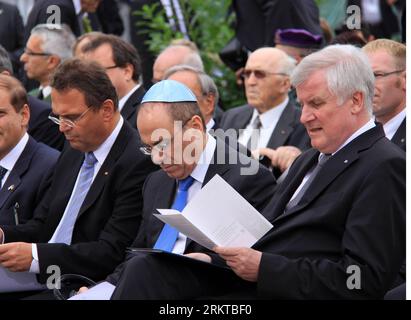 Bildnummer: 58435276  Datum: 05.09.2012  Copyright: imago/Xinhua (120905) -- MUNICH, Sept. 5, 2012 (Xinhua) -- Israel s Vice Prime Minister Silvan Shalom (C, Front), German Interior Minister Hans-Peter Friedrich (L, Front) and Bavarian State Governor Horst Seehofer(R, Front) attend the commemoration of the 40th anniversary of the murder of 11 Israeli athletes at the 1972 Munich Olympic Games in Fuerstenfeldbruck, southern Germany, on Sept. 5, 2012. (Xinhua/Song Guocheng) GERMANY-ISRAEL-OLY-MUNICH-ATTACKS-COMMEMORATION PUBLICATIONxNOTxINxCHN people Politik x0x xdd premiumd 2012 quer      584352 Stock Photo