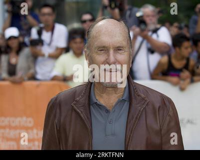 Bildnummer : 58468937 référence : 13.09.2012 Copyright : imago/Xinhua TORONTO, le 13 septembre 2012 - l'acteur Robert Duvall arrive avant la projection du film voiture de Jayne Mansfield au Roy Thomson Hall lors du 37e Festival international du film de Toronto, Canada, le 13 septembre 2012. (Xinhua/Zou Zheng)(ctt) CANADA-TORONTO-37E FESTIVAL INTERNATIONAL DU FILM PUBLICATIONxNOTxINxCHN People Kultur Entertainment Filmfestival Porträt xjh x0x premiumd 2012 quer 58468937 Date 13 09 2012 Copyright Imago XINHUA Toronto sept 13 2012 l'acteur Robert Duvall arrive avant la projection du film Jayne Mansf Banque D'Images