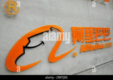 La photo prise le 21 mai 2012 montre le logo d'Alibaba (China) Co., Ltd à Hangzhou, capitale de la province du Zhejiang de l'est de la Chine. Le groupe Alibaba de Chine a conclu un accord de 7,6 milliards de dollars avec Yahoo le 18 septembre 2012 rachetant la moitié des actions Yahoo Inc possédées dans la société. (Xinhua/Huang Zongzhi) (cl) CHINE-HANGZHOU-ALIBABA- BUYBACK DEAL (CN) PUBLICATIONxNOTxINxCHN Banque D'Images