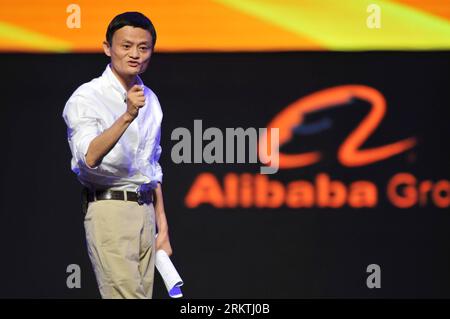 Bildnummer : 58489432 Datum : 09.09.2012 Copyright : imago/Xinhua (120919) -- HANGZHOU, 19 septembre 2012 (Xinhua) -- Ma Yun, Alibaba (Chine) Co., Ltd PDG, prononce un discours à Hangzhou, capitale de la province de Zhejiang de l'est de la Chine, 9 septembre 2012. Le groupe Alibaba de Chine a conclu un accord de 7,6 milliards de dollars avec Yahoo le 18 septembre 2012 rachetant la moitié des actions Yahoo Inc possédées dans la société. (Xinhua/Huang Zongzhi) (cl) CHINE-HANGZHOU-ALIBABA- BUYBACK DEAL (CN) PUBLICATIONxNOTxINxCHN People Wirtschaft x0x xmb 2012 quer 58489432 Date 09 09 2012 Copyright Imago XINHUA Hangzhou sept 19 2012 XINHUA Banque D'Images