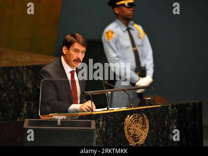 Bildnummer: 58515008  Datum: 25.09.2012  Copyright: imago/Xinhua (120925) -- NEW YORK, Sept. 25, 2012 (Xinhua) -- Hungarian President Janos Ader addresses the 67th session of the UN General Assembly s annual general debate at the UN headquarters in New York, the United States, Sept. 25, 2012. The debate started here on Tuesday. (Xinhua/Wang Lei) UN-NEW YORK-GENERAL ASSEMBLY-ANNUAL DEBATE PUBLICATIONxNOTxINxCHN People Politik UN Vollversammlung Generaldebatte Vereinte Nationen premiumd Aufmacher x0x xax 2012 quer      58515008 Date 25 09 2012 Copyright Imago XINHUA  New York Sept 25 2012 XINHUA Banque D'Images