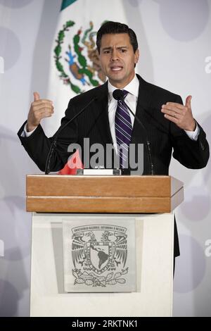 Bildnummer: 58522672  Datum: 27.09.2012  Copyright: imago/Xinhua (120928) -- MEXICO CITY, Sept. 28, 2012 (Xinhua) -- Mexico s President-elect Enrique Pena Nieto, delivers a speech during a meeting with institutions of higher education and research centers in Mexico City, capital of Mexico, on Sept. 27, 2012. Pena Nieto received on Thursday morning the document Towards the National Agenda on Science, Tecnology and Innovation , by the rectors of the main universities and researchers. (Xinhua/Rodrigo Oropeza) (ro) (jp) (sp) £¨¹ú¼Ê£©£¨Î÷ÎÄ×¨Ïß£©MEXICO-MEXICO CITY-PENA NIETO PUBLICATIONxNOTxINxCHN Stock Photo