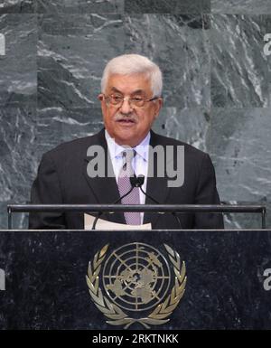 Bildnummer : 58522450 Datum : 27.09.2012 Copyright : imago/Xinhua (120927) -- NEW YORK, 27 septembre 2012 (Xinhua) -- le président palestinien Mahmoud Abbas s’adresse au débat général de la 67e session de l’Assemblée générale des Nations Unies au siège de l’ONU à New York, aux États-Unis, le 27 septembre 2012, alors que l’événement d’une semaine entrait dans sa troisième journée jeudi. Abbas a déclaré jeudi à l’Assemblée générale des Nations Unies que la Palestine continuerait d’obtenir un statut de membre à part entière à l’ONU et qu’elle avait déjà entamé des consultations intensives avec les organisations régionales et les États membres. (Xinhua/Shen Hong) Banque D'Images