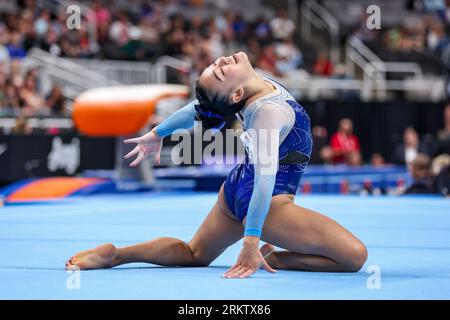 25 août 2023 : Leanne Wong participe à l'exercice au sol lors de la Journée de la femme 1 des Championnats américains de gymnastique 2023 au SAP Arena à San Jose, CA. Kyle Okita/CSM (image de crédit : © Kyle Okita/Cal Sport Media) crédit : Cal Sport Media/Alamy Live News Banque D'Images