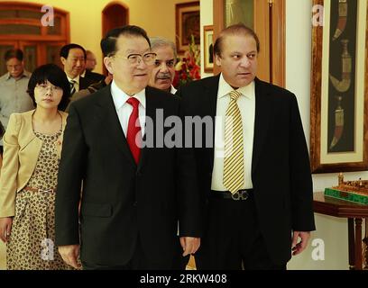 Bildnummer: 58610737  Datum: 18.10.2012  Copyright: imago/Xinhua (121019) -- LAHORE, Oct. 19, 2012 (Xinhua) -- Li Changchun (3rd R), a member of the Standing Committee of the Political Bureau of the Central Committee of the Communist Party of China, meets with Nawaz Sharif (1st R), chief of Pakistan Muslim League (Nawaz Sharif group), and Chief Minister of Punjab Shahbaz Sharif (2nd R) in Lahore, Pakistan, on Oct. 18, 2012. (Xinhua/Ju Peng) (hdt) PAKISTAN-CHINA-LI CHANGCHUN-MEETING PUBLICATIONxNOTxINxCHN Politik people xas x0x 2012 quer      58610737 Date 18 10 2012 Copyright Imago XINHUA  Lah Stock Photo