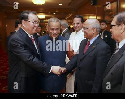 Bildnummer: 58613362  Datum: 20.10.2012  Copyright: imago/Xinhua (121020) -- DHAKA, Oct. 20, 2012 (Xinhua) -- Li Changchun (1st L, front), a member of the Standing Committee of the Political Bureau of the Central Committee of the Communist Party of China, meets with Bangladeshi representatives from all walks of life who share close connections to China, before a reception in Dhaka, Bangladesh, Oct. 20, 2012. (Xinhua/Ju Peng)(mcg) BANGLADESH-CHINA-LI CHANGCHUN-RECEPTION PUBLICATIONxNOTxINxCHN Politik x0x xgw 2012 quer      58613362 Date 20 10 2012 Copyright Imago XINHUA  Dhaka OCT 20 2012 XINHU Stock Photo