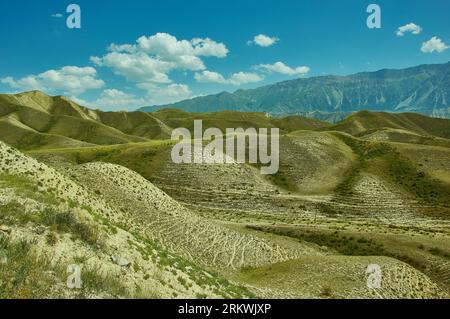 Plateau montagneux, route vers Kazarman, district de la région de Jalal-Abad à l'ouest du Kirghizistan Banque D'Images