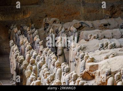 La célèbre armée de terre cuite, qui fait partie du mausolée du premier empereur Qin, et est un site du patrimoine mondial de l'UNESCO situé à Xian, en Chine. Banque D'Images