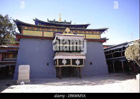 Bildnummer : 58706218 Datum : 15.11.2012 Copyright : imago/Xinhua (121115) -- SHIGATSE, 15 novembre 2012 (Xinhua) -- photo prise le 15 novembre 2012 montre une vue du monastère de Shalu à Xigaze, région autonome du Tibet du sud-ouest de la Chine, 15 novembre 2012. Le monastère de Shalu a été construit en 1087 et restauré en 1333 après que la structure originale a été détruite par un tremblement de terre. (Xinhua/Liu Kun) (lx) CHINE-TIBET-SHIGATSE-SHALU MONASTÈRE (CN) PUBLICATIONxNOTxINxCHN Gesellschaft religion Buddhismus Kloster x0x xst 2012 quer 58706218 Date 15 11 2012 Copyright Imago XINHUA Shigatse nov 15 2012 XINHUA photo prendre Banque D'Images