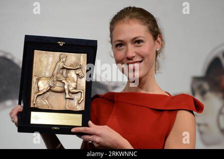 Bildnummer: 58714139  Datum: 17.11.2012  Copyright: imago/Xinhua French actress Marilyne Fontaine poses with the Best Emerging Actress Award for her role in the film Un Enfant de Toi after the awarding ceremony of the 7th Rome Film Festival in Rome, Italy, late Nov. 17, 2011. (Xinhua/Wang Qingqin) ITALY-ROME-7TH FILM FESTIVAL-AWARDS PUBLICATIONxNOTxINxCHN Kultur Entertainment People Film 7. Filmfestival Rom Ehrung Objekte Trophäe Aufmacher Premiumd x0x xds 2012 quer     58714139 Date 17 11 2012 Copyright Imago XINHUA French actress Marilyne Fontaine Poses With The Best Emerging actress Award f Stock Photo