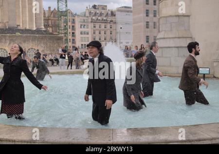 Birmingam, Royaume-Uni. 29 juillet, 2023.groupe de théâtre de rue basé en espagnol Kamchàtka se produisant pendant le Festival de Birmingham 2023. Banque D'Images