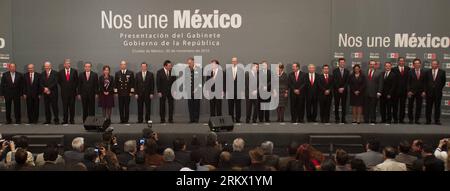 Bildnummer : 58857376 Datum : 30.11.2012 Copyright : imago/Xinhua (121201) -- MEXICO, 30 novembre 2012 (Xinhua) -- des membres posent lors d'une conférence de presse à Mexico, capitale du Mexique, le 30 novembre 2012. (Xinhua/Pedro Mera) (mp) (ce) MEXICO-MEXICO CITY-GOVERNMENT PUBLICATIONxNOTxINxCHN People Politik premiumd xns x1x 2012 quer 58857376 Date 30 11 2012 Copyright Imago XINHUA Mexico City Nov 30 2012 les membres de XINHUA posent lors d'une conférence de presse à Mexico capitale du Mexique LE 30 2012 novembre XINHUA Pedro Mera MP ce Mexico Mexico City Government PUBLICATIONxNOTxINxCHN célébrités politi Banque D'Images