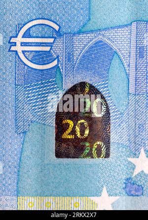 Vingt euros couleur orange photographié en gros plan, détails du véritable billet de banque de 20 euros de l'Union européenne Banque D'Images