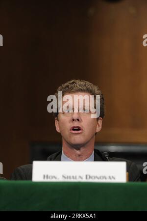 Bildnummer : 58891178 Datum : 06.12.2012 Copyright : imago/Xinhua (121206) -- WASHINGTON D.C., 6 décembre 2012 (Xinhua) -- Shaun Donovan, secrétaire du Département américain du logement et du développement urbain (HUD), témoigne devant le Sénat Banking, House, and Urban Affairs lors d'une audience sur la surveillance de l'Administration fédérale du logement : examen de la réponse du HUD aux défis fiscaux sur Capitol Hill à Washington D.C., capitale des États-Unis, 6 décembre 2012. (Xinhua/Zhang Jun) US-WASHINGTON-HOUSING-HEARING PUBLICATIONxNOTxINxCHN People Politik USA Anhörung Porträt xdp x0x premiumd 2012 hoch Banque D'Images