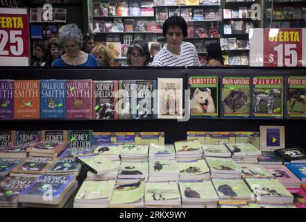 Bildnummer: 58923024  Datum: 15.12.2012  Copyright: imago/Xinhua BUENOS AIRES, Dec. 15, 2012 - Residents visit a bookstore during the 6th Night of the Libraries event, in Buenos Aires, capital of Argentina, on Dec. 15, 2012. During the event, the city s most emblematic bars and libraries are open to the public, offering many cultural activities. (Xinhua/Martin Zabala) (lyx) ARGENTINA-BUENOS AIRES-EVENT PUBLICATIONxNOTxINxCHN Kultur Literatur Nacht der Bibliotheken Buch x0x xds 2012 quer premiumd     58923024 Date 15 12 2012 Copyright Imago XINHUA Buenos Aires DEC 15 2012 Residents Visit a Book Stock Photo