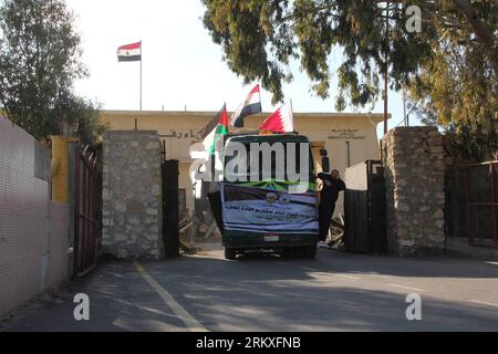 Bildnummer: 58957041  Datum: 29.12.2012  Copyright: imago/Xinhua (121230) -- GAZA, Dec. 29, 2012 (Xinhua) -- An Egyptian truck loaded with construction materials enters the southern Gaza Strip city of Rafah from the border crossing between Egypt and Rafah on Dec. 29, 2012. Egypt allowed the entry of 20 trucks loaded with construction materials and equipment from Qatar for the reconstruction of a residential neighborhoods and road construction in Gaza. (Xinhua/Khaled Omar) (zf) MIDEAST-BORDER-EGYPT-RAFAH PUBLICATIONxNOTxINxCHN Politik Gazastreifen Palästina Ägypten Baumaterial Hilfe LKW Grenze Stock Photo