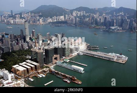 Bildnummer : 59017135 Datum : 10.01.2013 Copyright : imago/Xinhua (130110) -- HONG KONG, 10 janvier 2013 (Xinhua) -- la photo prise le 10 septembre 2012 montre des paysages de Hong Kong, dans le sud de la Chine. Le secrétaire financier par intérim de Hong Kong, K C Chan, a salué le 10 janvier 2013 le classement de Hong Kong comme l'économie la plus libre au monde pour la 19e année consécutive. Selon l'Indice de liberté économique 2013 publié par la U.S. Heritage Foundation et le Wall Street Journal, Hong Kong a obtenu un score de 89,3, bien au-dessus de la moyenne mondiale de 59,6. (Xinhua/Li Peng) (hdt) CHINA-HONG KONG-ECONOMY-RANKING (CN) PUBLICATIO Banque D'Images