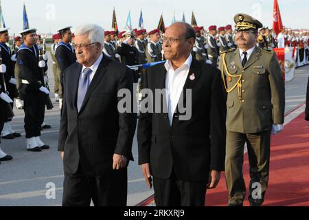 Bildnummer : 59076996 Datum : 13.01.2013 Copyright : imago/Xinhua le président palestinien Mahmoud Abbas (à gauche, avant) passe en revue les gardes d'honneur avec son homologue tunisien Moncef Marzouki (à droite) à son arrivée à Tunis, capitale de la Tunisie, le 13 janvier 2013. (Xinhua/POOL) (syq) TUNISIE-TUNIS-ABBAS-VISITE PUBLICATIONxNOTxINxCHN Politik people x0x xac 2013 quer 59076996 Date 13 01 2013 Copyright Imago XINHUA Président PALESTINIEN Mahmoud Abbas l le Front rend compte des gardes D'HONNEUR avec sa partie tunisienne Moncef Front r À son arrivée à Tunis capitale de la Tunisie LE 13 2013 janvier XINHUA Pool Tunisie Tunis A Banque D'Images