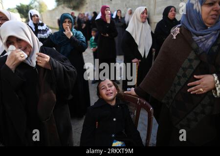 Bildnummer: 59082916  Datum: 15.01.2013  Copyright: imago/Xinhua (130115) -- GAZA, Jan. 15, 2013 (Xinhua) -- A Palestinian relative of Mustafa Abu Garad mourns during his funeral in Gaza City on Jan. 15, 2013. Israeli troops shot dead Abu Garad when he was at his farm in northern Gaza Strip town of Beit Lahiya on Monday, hospital officials said. (Xinhua/Wissam Nassar)(rh) MIDEAST-GAZA-FUNERAL PUBLICATIONxNOTxINxCHN Gesellschaft Gedenken Beerdigung Trauer Trauerfeier Nahost Nahostkonflikt Palästina x0x xmb 2013 quer      59082916 Date 15 01 2013 Copyright Imago XINHUA  Gaza Jan 15 2013 XINHUA a Stock Photo