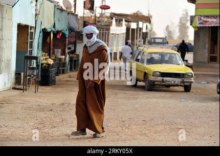 Bildnummer: 59110720  Datum: 20.01.2013  Copyright: imago/Xinhua (130120) -- IN AMENAS, Jan. 20, 2013 (Xinhua) -- A local resident walks on a street in In Amenas, Algeria, Jan. 20, 2013. Having breathed a sign of relief following the Algerian hostage crisis, residents in In Amenas voice concerns over the future of their small city, worrying about negative impacts of the terror attack. (Xinhua/Mohamed Kadri) ALGERIAN-IN AMENAS-HOSTAGE-AFTERMATH PUBLICATIONxNOTxINxCHN Gesellschaft Land und Leute x0x xac 2013 quer      59110720 Date 20 01 2013 Copyright Imago XINHUA  in  Jan 20 2013 XINHUA a Loca Stock Photo