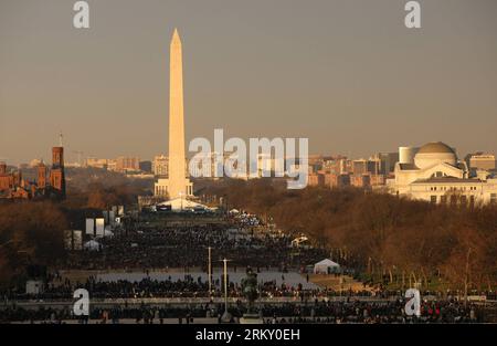 Bildnummer : 59112014 Datum : 21.01.2013 Copyright : imago/Xinhua (130121) -- WASHINGTON, 21 janvier 2013 (Xinhua) -- le Washington Mall est photographié au lever du soleil avant la cérémonie d'inauguration du président Barack Obama à Washington, DC, États-Unis, le 21 janvier 2013. (Xinhua/Fang Zhe) (lr) U.S.-WASHINGTON-OBAMA-INAUGURATION PUBLICATIONxNOTxINxCHN Politik Vereidigung USA Präsident Eid Amtseid Vorbereitungen x0x xmb 2013 quer Highlight 59112014 Date 21 01 2013 Copyright Imago XINHUA Washington Jan 21 2013 XINHUA le Washington Mall EST photographié AU lever du soleil avant l'inauguration du président Barack Obama S. Banque D'Images