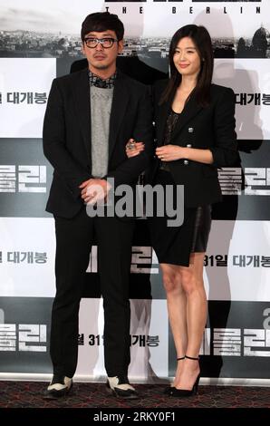Bildnummer: 59111989  Datum: 21.01.2013  Copyright: imago/Xinhua (130121) -- SEOUL, Jan. 21, 2013 (Xinhua) -- South Korean actress Jun Ji-hyun (R) attends a press preview for her new film The Berlin File in Seoul, South Korea, Jan. 21, 2013. The film will hit theaters in South Korea on Jan. 31, 2013. (Xinhua/Park Jin-hee) (zf) SOUTH KOREA-SEOUL-FILM THE BERLIN FILE PUBLICATIONxNOTxINxCHN People Entertainment Film Südkorea premiumd x0x xmb 2013 hoch      59111989 Date 21 01 2013 Copyright Imago XINHUA  Seoul Jan 21 2013 XINHUA South Korean actress jun ji Hyun r Attends a Press Preview for her N Banque D'Images