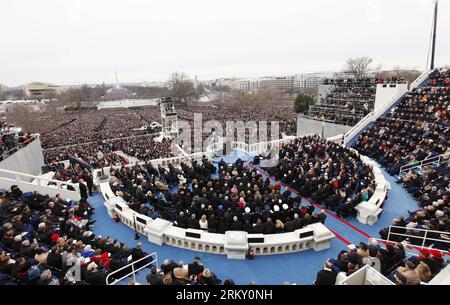 Bildnummer : 59113631 Datum : 21.01.2013 Copyright : imago/Xinhua (130121) - WASHINGTON D.C., 21 janvier 2013 (Xinhua) -- le public écoute le président américain Barack Obama prononcer son discours inaugural après avoir prêté serment pour le deuxième mandat lors de la cérémonie d’inauguration présidentielle sur le front ouest du Capitole des États-Unis à Washington D.C., aux États-Unis, le 21 janvier 2013. (Xinhua/Fang Zhe) US-PRESIDENT-INAUGURATION CEREMONY-OBAMA-INAUGURAL DISCOURS PUBLICATIONxNOTxINxCHN People Politik Eid Vereidigung USA Eid Amtseid x1x xmb 2013 quer 59113631 Date 21 01 2013 Copyright Imago XINH Banque D'Images