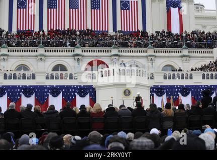 Bildnummer : 59114633 Datum : 21.01.2013 Copyright : imago/Xinhua (130121) - WASHINGTON D.C., 21 janvier 2013 (Xinhua) -- le président américain Barack Obama prononce son discours inaugural après avoir prêté serment pour le deuxième mandat lors de la cérémonie d’inauguration présidentielle sur le front ouest du Capitole américain à Washington D.C., aux États-Unis, le 21 janvier 2013. (Xinhua/Wang Yiou) US-PRESIDENT-INAUGURAL CEREMONY-OBAMA-DISCOURS INAUGURAL PUBLICATIONxNOTxINxCHN Politik People Vereidigung Zeremonie Eid Amtseinführung x0x xdd premiumd 2013 quer 59114633 Date 21 01 2013 Copyright Imago XINHUA Banque D'Images