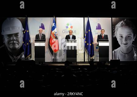 Bildnummer: 59141663  Datum: 27.01.2013  Copyright: imago/Xinhua European Council President Herman Van Rompuy (L), Chilean President Sebastian Pinera (C) and European Commission President Jose Manuel Barroso attend a press conference after the closing ceremony of the first CELAC-EU summit in Santiago, capital of Chile, on Jan. 27, 2013. (Xinhua/Jorge Villegas) European Council s President, Herman Van Rompuy (L), Chilean President Sebastian Pinera (C) and European Comission s President, Jose Manuel Durao Barroso (R) participate in a press conference after the closure ceremony of the first summi Stock Photo