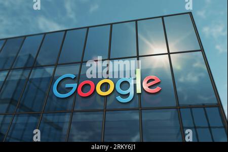 Mountain View, Californie, 20 août 2023 : concept de bâtiment en verre du siège social de Google Alphabet. Logo Conglomerate Holding Company sur la page avant Banque D'Images