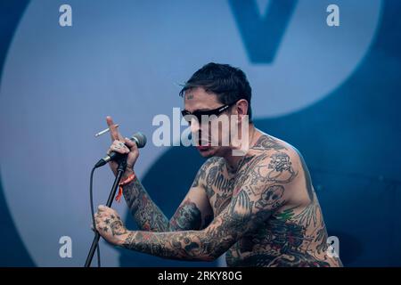 Paris, France. 25 août 2023. Sebastian Murphy de Viagra Boys se produit sur scène pendant le concert. Le deuxième jour de la 20e édition du festival de musique français Rock en Seine a été présenté par le placebo britannique, au domaine National de Saint-Cloud. (Photo Telmo Pinto/SOPA Images/Sipa USA) crédit : SIPA USA/Alamy Live News Banque D'Images