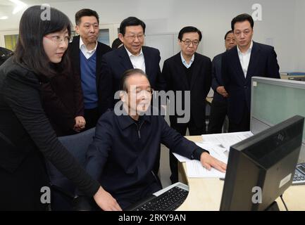 Bildnummer : 59172390 Datum : 04.02.2013 Copyright : imago/Xinhua (130204) -- BEIJING, 4 février 2013 (Xinhua) -- le premier ministre chinois Wen Jiabao inspecte le ministère du Commerce (MOC) à Beijing, capitale de la Chine, le 4 février 2013. (Xinhua/Ma Zhancheng) (zn) CHINA-BEIJING-WEN JIABAO-MOC-INSPECTION (CN) PUBLICATIONxNOTxINxCHN People Politik x0x xst 2013 quer 59172390 Date 04 02 2013 Copyright Imago XINHUA Beijing février 4 2013 XINHUA le Premier ministre chinois Wen Jiabao inspecte le ministère du Commerce MOC à Beijing capitale de la Chine février 4 2013 XINHUA ma Zhancheng Zn Chine Beijing Wen Jiabao MOC inspection CN P Banque D'Images