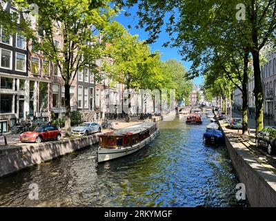 Amsterdam, pays-Bas. 11 août 2023. Les canaux d'Amsterdam. Photo de haute qualité Banque D'Images