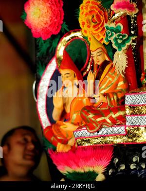 Bildnummer: 59266491  Datum: 24.02.2013  Copyright: imago/Xinhua GANNAN, A Buddhist monk views yak butter sculptures displayed at the Labrang Monastery in Xiahe County of Gannan Tibetan Autonomous Prefecture, northwest China s Gansu Province, Feb. 24, 2013. An annual yak butter sculpture show was held here on Sunday, the Chinese Lantern Festival, as a means to pray for good fortune and harvest. The Labrang Monastery is among the six great monasteries of the Geluk school of Tibetan Buddhism. (Xinhua/Zhang Meng) (lmm) CHINA-GANSU-LABRANG MONASTERY-LANTERN FESTIVAL (CN) PUBLICATIONxNOTxINxCHN Ges Stock Photo