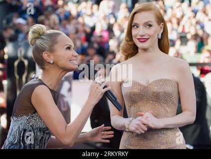 Bildnummer : 59266521 Datum : 24.02.2013 Copyright : imago/Xinhua LOS ANGELES, actrice Jessica Chastain (à droite) arrive aux Oscars au Dolby Theatre à Hollywood, Californie le 24 février 2013. (Xinhua/Matt Brown) (yy) US-HOLLYWOOD-OSCAR-ACADEMY AWARDS PUBLICATIONxNOTxINxCHN Kultur Entertainment People film 85. Oscars Oscars Hollywood xas x0x 2013 quer Aufmacher premiumd kurios Komik 59266521 Date 24 02 2013 Copyright Imago XINHUA Los Angeles actrice Jessica Chastain r arrive AUX Oscars AU Dolby Theatre à Hollywood Californie LE 24 2013 février XINHUA Matt Brown yy Banque D'Images