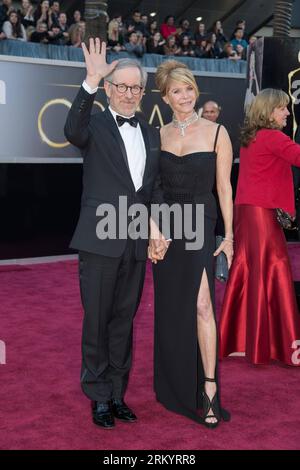 Bildnummer: 59267185  Datum: 24.02.2013  Copyright: imago/Xinhua LOS ANGELES, Director Steven Spielberg arrives with his wife Kate Capshaw at the Oscars at the Dolby Theatre in Hollywood, California on Feb. 24, 2013. (Xinhua/Sara Wood) (yy) US-HOLLYWOOD-OSCAR-ACADEMY AWARDS PUBLICATIONxNOTxINxCHN Kultur Entertainment People Film 85. Annual Academy Awards Oscar Oscars Hollywood xas x1x 2013 hoch Aufmacher premiumd o0 Familie, privat, frau     59267185 Date 24 02 2013 Copyright Imago XINHUA Los Angeles Director Steven Spielberg arrives With His wife Kate Capshaw AT The Oscars AT The Dolby Theatr Stock Photo