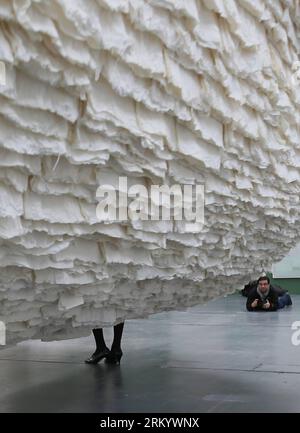 Bildnummer: 59284631  Datum: 28.02.2013  Copyright: imago/Xinhua (130228) -- LONDON, Feb. 28, 2013 (Xinhua) -- Monumental rice paper boat by renowned Chinese artist Zhu Jinshi is seen at the media preview of the Art 13 London new modern and contemporary art fair at Olympia Grand Hall in London, Feb. 28, 2013. The 12-metre-long installation made of 8,000 sheets of rice paper and presented by Pearl lam Galleries was built by 20 over three days and brought to London from Shanghai. (Xinhua/Yin Gang) UK-LONDON-ART 13-PEARL LAM GALLERIES PUBLICATIONxNOTxINxCHN Kunst Kultur Ausstellung xdp x0x premiu Stock Photo