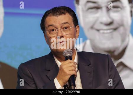 SP - GUARUJA - 08/25/2023 - GUARUJA, SAO PAULO, FORUM ESFERA 2023 - Eduardo Braga, sénateur rapporteur pour la réforme fiscale, lors de sa participation à la 2e édition du Forum Esfera, un événement organisé par le groupe Esfera Brasil, qui a réuni des personnalités politiques et judiciaires brésiliennes les 25 et 26 août à Guaruja, sur la côte sud de l’État de Sao Paulo, pour discuter de sujets tels que la réforme fiscale, le nouveau PAC (Programme d’accélération de la croissance), l’économie verte, la réindustrialisation au Brésil, la cybersécurité, entre autres. autres. Photo : Suamy Beydoun/AGIF Banque D'Images