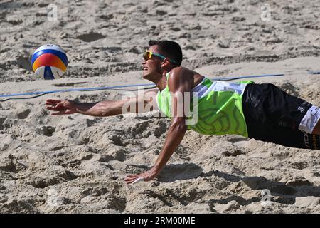 Brno, République tchèque. 26 août 2023. Vaclav Bercik (CZE) en action lors du tournoi Brno Beach Pro 2023, dans le cadre de la série mondiale Beach Pro Tour, catégorie futures, le 26 août 2023, sur le barrage de Brno, en République tchèque. Crédit : Vaclav Salek/CTK photo/Alamy Live News Banque D'Images