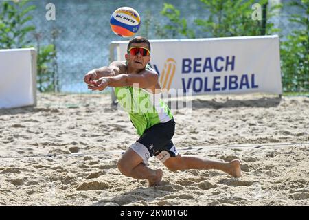 Brno, République tchèque. 26 août 2023. Vaclav Bercik (CZE) en action lors du tournoi Brno Beach Pro 2023, dans le cadre de la série mondiale Beach Pro Tour, catégorie futures, le 26 août 2023, sur le barrage de Brno, en République tchèque. Crédit : Vaclav Salek/CTK photo/Alamy Live News Banque D'Images