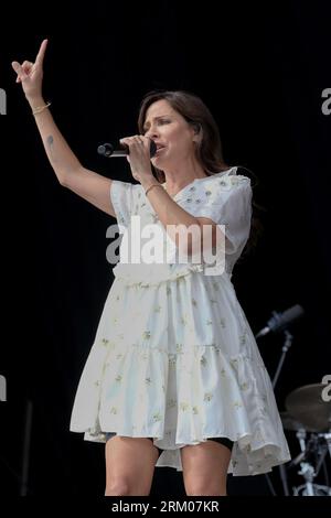 Portsmouth, Royaume-Uni. 26 août 2023. L'auteur-compositeur-interprète australien Natalie Jane Imbruglia se produisant en direct sur scène au Victorious Festival. Crédit : SOPA Images Limited/Alamy Live News Banque D'Images