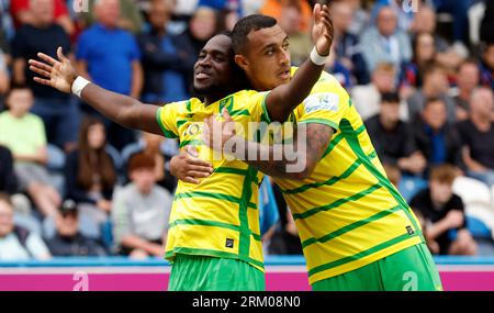 Jonathan Rowe, de Norwich City, célèbre avoir marqué le troisième but de leur équipe lors du match du championnat Sky Bet au stade John Smith, Huddersfield. Date de la photo : Samedi 26 août 2023. Banque D'Images