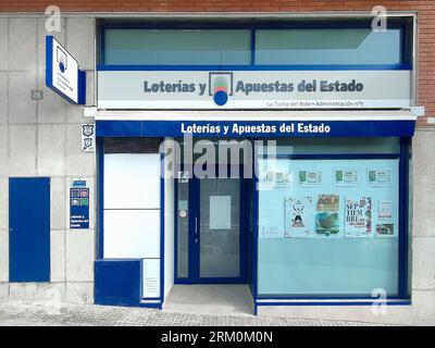 Viladecans, Barcelone, Espagne- 26 août 2023 : bureau de vente de loteries et Paris d'État en Espagne Banque D'Images