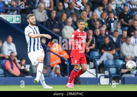 West Bromwich, Royaume-Uni. 26 août 2023. Erik Pieters de West Bromwich Albion frappe le ballon au centre lors du match du championnat EFL Sky Bet entre West Bromwich Albion et Middlesbrough aux Hawthorns, West Bromwich, Angleterre le 26 août 2023. Photo de Stuart Leggett. Usage éditorial uniquement, licence requise pour un usage commercial. Aucune utilisation dans les Paris, les jeux ou les publications d'un seul club/ligue/joueur. Crédit : UK Sports pics Ltd/Alamy Live News Banque D'Images