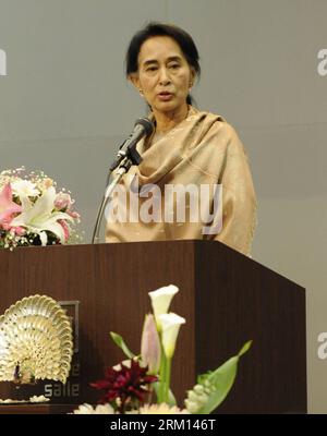 Bildnummer: 59512530  Datum: 13.04.2013  Copyright: imago/Xinhua (130413) -- TOKYO, April 13, 2013 (Xinhua) -- Myanmar opposition leader Aung San Suu Kyi gives a speech in Tokyo, Japan, April 13, 2013. Myanmar opposition leader Aung San Suu Kyi arrived in Japan on Saturday for a week-long visit, her first trip to the country in 27 years since she visited Japan in 1985 as a visiting scholar, local media reported. (Xinhua/Kenichiro Seki) (bxq) JAPAN-TOKYO-AUNG SAN SUU KYI PUBLICATIONxNOTxINxCHN People xcb x0x 2013 hoch premiumd      59512530 Date 13 04 2013 Copyright Imago XINHUA  Tokyo April 13 Stock Photo